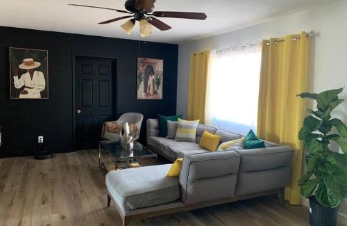 Las Vegas House | Homey Comfy Vacation Rentals - Las Vegas