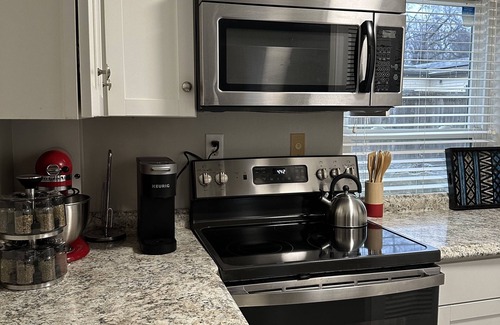 Bowie House | Homey, cozy, spacious, family friendly. Close to restaurants, shopping centers.