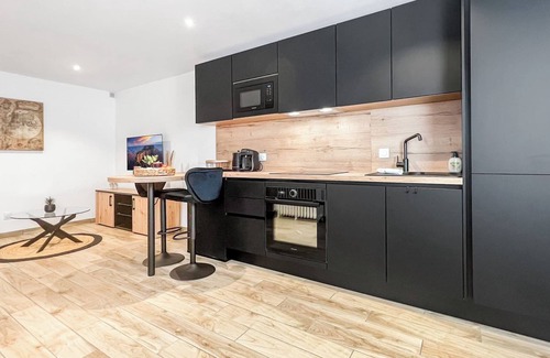 Monnetier-Mornex Apartment | Homey Ethan - Free parking/Private patio/Wifi