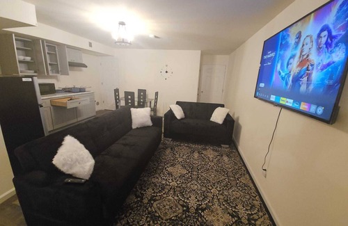 Newark Apartment | Homey one bedroom apartment with a large living room.