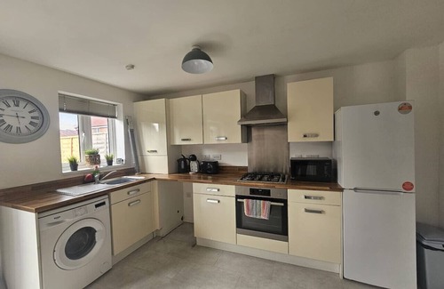 Swindon House | Homington House Long Stays Discount Free Parking