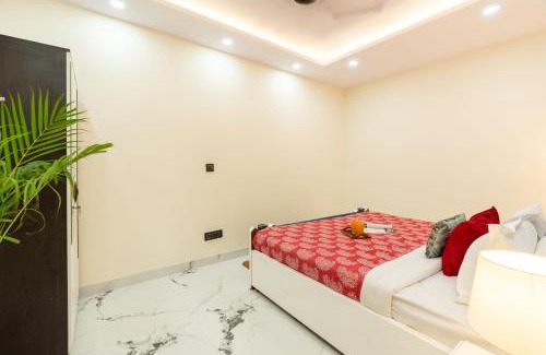 Dariyaganj Apartment | Homlee-Classic 4BHK Flat Central DEL-Lift-Parking