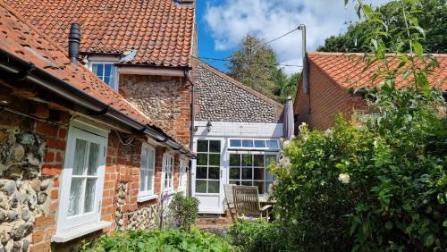 Stiffkey House | Honey Barrel Cottage