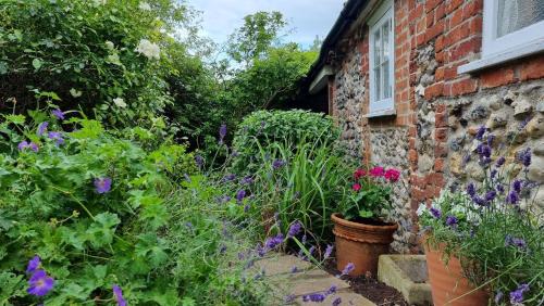 Stiffkey House | Honey Barrel Cottage