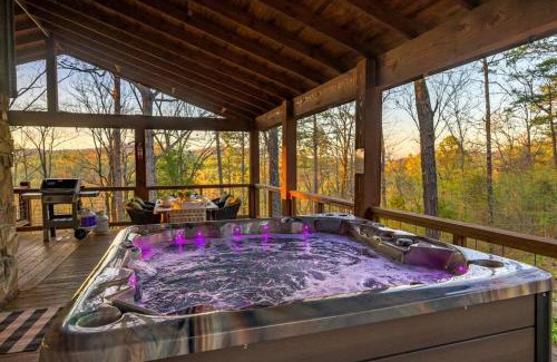 Octavia House | Honey Lodge Cabin - 2 King & 1 Queen Bed & Quiet
