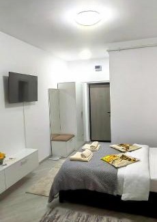 Onesti Apartment | Honey Studio