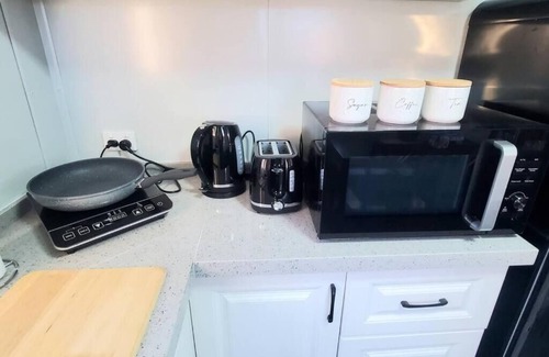 Broke Cabin | Honey Wines Australia Tiny House