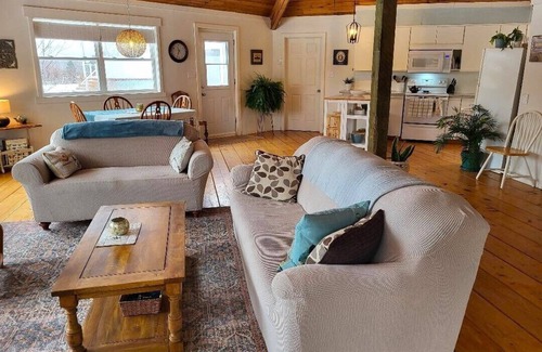 Corran Ban Cottage | Honeycomb Cottage - bright, airy and spacious sanctuary with water view!