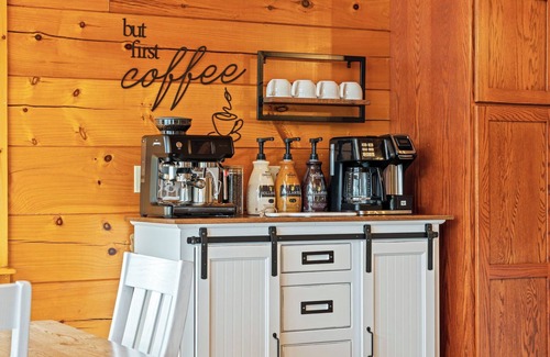 Mattawana Cabin | Honeygrove Hideaway. Your next Elite Vacation!
