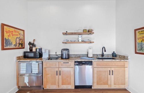 Graham Apartment | Honeymooners Delight, Private Hot tub/FirePit,Pool