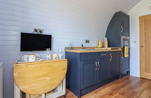 Hope Cottage | HONEYPOT HIDEAWAYS - MANUKA, romantic in Higher Kinnerton, Chester
