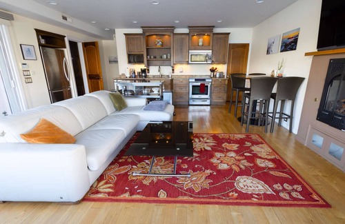 Union House | Hood Canal Resort in Union, WA, Luxury Lookout (up to 5 guests)