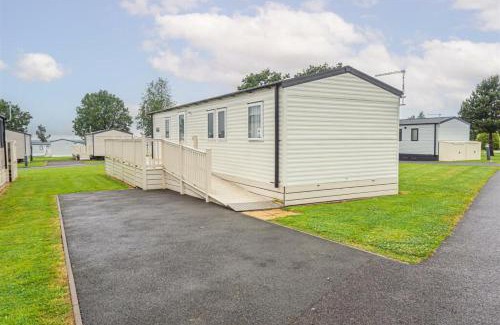Fenny Bentley Apartment | Hope View - Ashbourne Heights Holiday Park