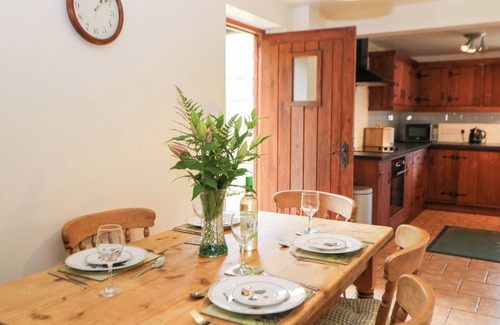 Checkley Cottage | HORSE SHOE COTTAGE, pet friendly, with a garden in Cheadle