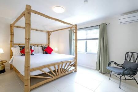 Montego Bay Apartment | Hospitality Expert CHA3 - Pool Beach Hip-Strip