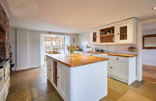 Llanfihangel Tal-y-llyn House | Host & Stay | Coed Farm
