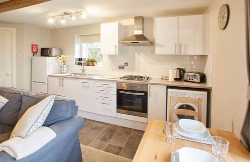 Flockton House | Host & Stay | Cosy Cottage