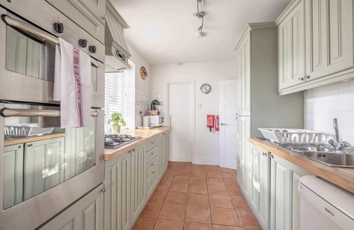 Fifield House | Host & Stay | Meadow Way