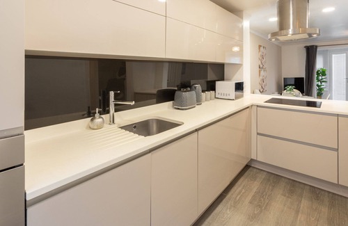 Wolverton House | Host & Stay | Oriel Close