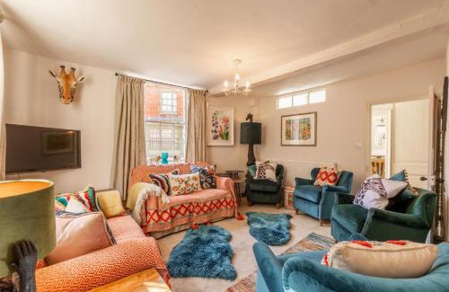 Holt House | Host & Stay - The Old Paul Pry