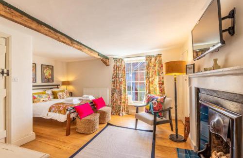 Holt House | Host & Stay - The Old Paul Pry