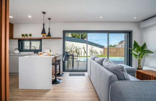 Porches House | Host Wise - Bright Spacious House Swimming Pool