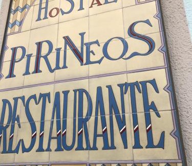 Barbastro House | Hostal Pirineos