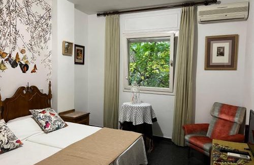 Barbastro House | Hostal Pirineos