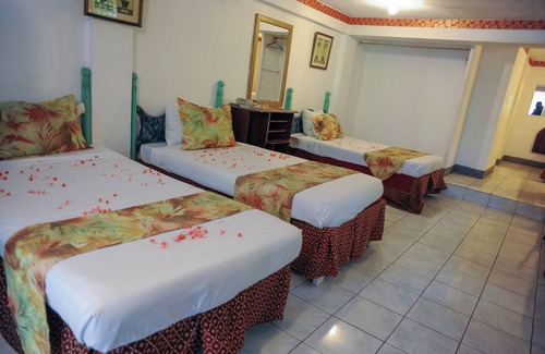 Montego Bay Hotel | Hostel room 6 beds at Hotel Glorianna