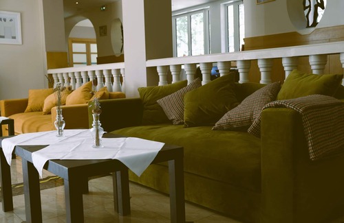 Lamorlaye Hotel | Hostellerie Du Lys - Hôtel & Restaurant