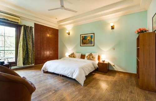 Kailash Colony Apartment | Hostie - 4BHK Apartment with lift near Greater Kailash, South Delhi