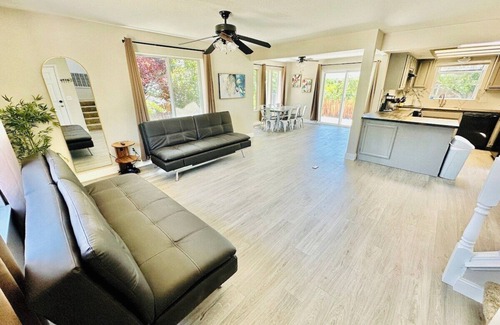 West University House | Hot August 4TVs Sleeps11