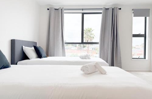 Mount Eden Villa | HOT Deal! Brand New Townhouse close to Rainbow's End