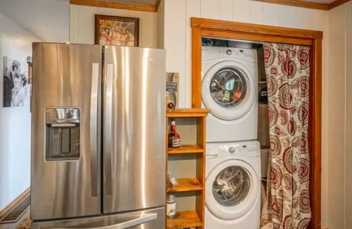 Nob Hill House | Hot Tub, 1bd/1ba, Nob Hill Home, King bed, W/D