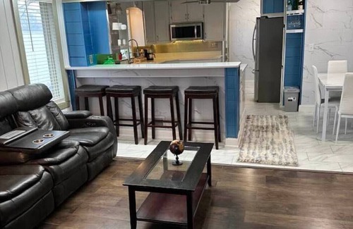 Moorhead Apartment | Hot Tub 5 beds Great Location!