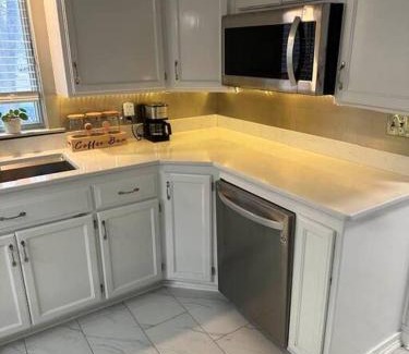 Moorhead Apartment | Hot Tub 5 beds