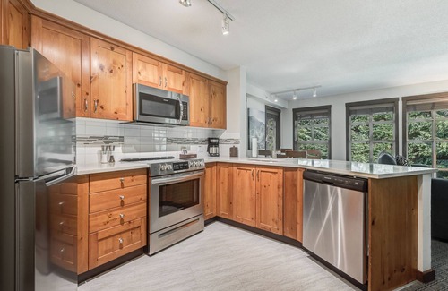 Upper Village Apartment | Hot Tub Access! Ski-in/Ski-out+ Activity Discounts