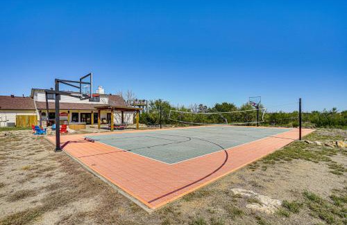 Palo Pinto County House | Hot Tub and Fire Pit Possum Kingdom Lake Retreat!