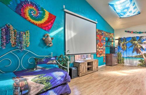 Springfield House | Hot Tub and Theater Room Tropical Springfield Home