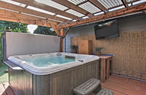 Springfield House | Hot Tub and Theater Room Tropical Springfield Home