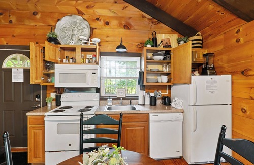 Sautee Nacoochee Cabin | Hot Tub Cabin – Near Helen, Tubing, & Trails