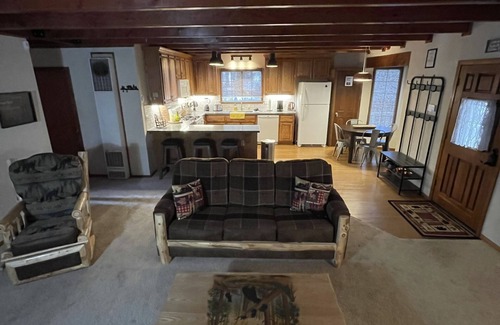 Big Bear City Cottage | Hot Tub! "Cottage Sleeps 6”