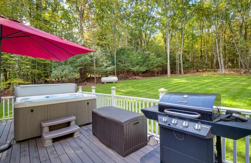 Reeders House | Hot Tub, Deck and Game Room Spacious Poconos Escape