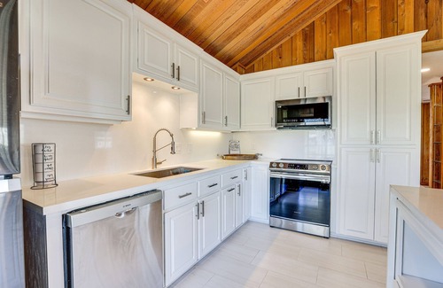 Brookshire House | Hot Tub, Deck & Grill: Brookshire Gem Near Venues