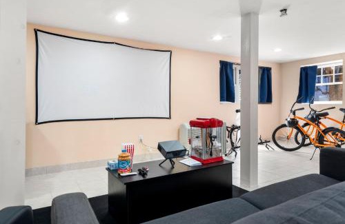 Marblehead House | Hot Tub, Electric Bikes, Solo Stove, Projector, Smores
