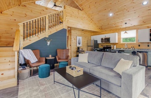Jamestown Cabin | Hot Tub~Firepit~Riverfront~Near Lake Cumberland