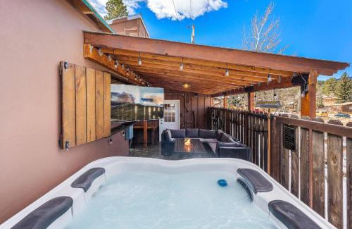 Nederland House | HOT TUB Firepit Sauna Peak to Peak Loft Retreat