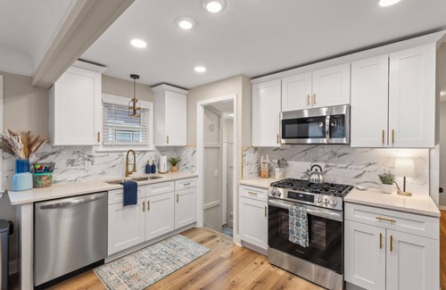 Parma Heights Apartment | Hot Tub|Game Room w/Shuffleboard|N64|Sleeps 8