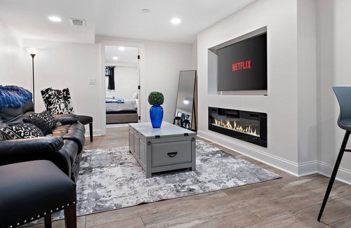 Boone Grove Apartment | Hot Tub/ Gazebo/ Patio, Deck in Woodland