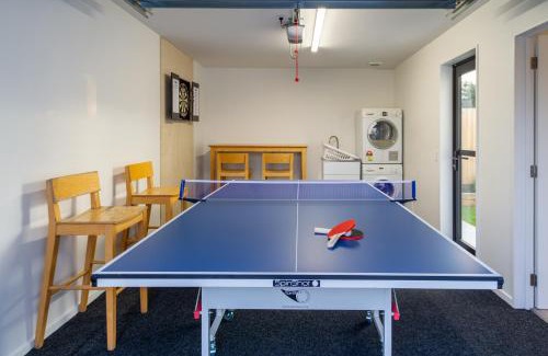 Spreydon House | Hot Tub Haven! Games Room, Garden & E-Bikes